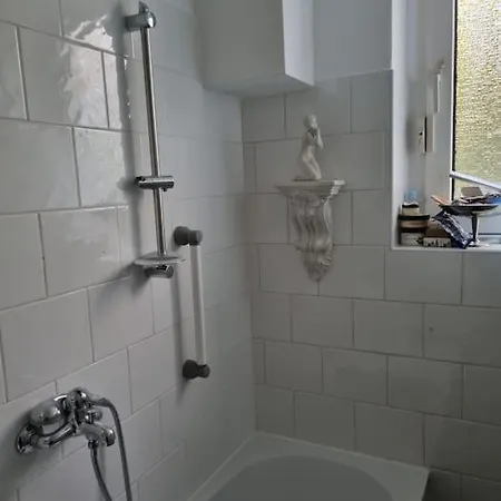 Eg-wohnung: Modern Und Gemuetlich Mit Wohnkueche, Und Wintergarten * Вупперталь