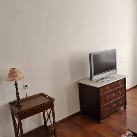 Eg-wohnung: Modern Und Gemuetlich Mit Wohnkueche, Und Wintergarten *