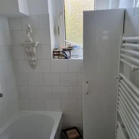 Eg-wohnung: Modern Und Gemuetlich Mit Wohnkueche, Und Wintergarten Апартаменты Вупперталь